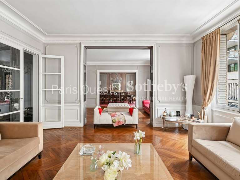 Appartement Paris 16e - 4 chambres - 242m²