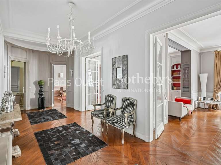 Appartement Paris 16e - 4 chambres - 242m²