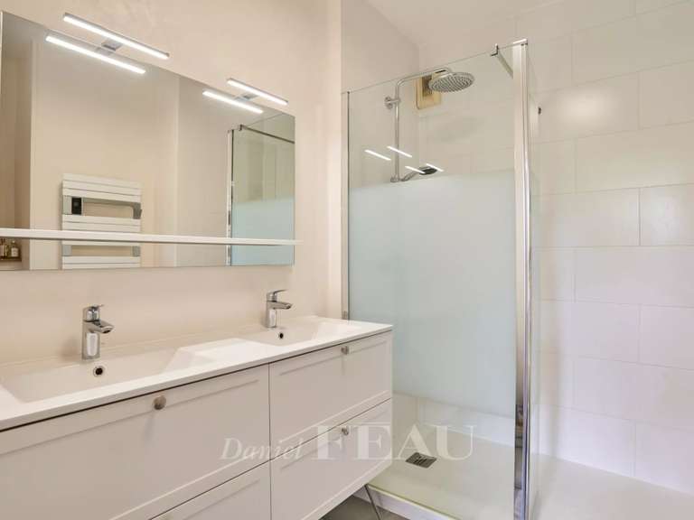 Appartement Paris 16e - 3 chambres - 137m²