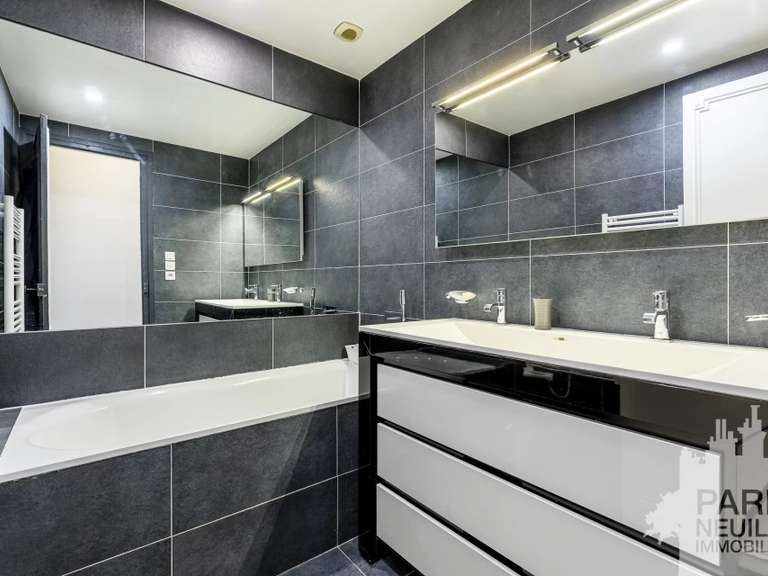 Appartement Paris 16e - 3 chambres - 136m²