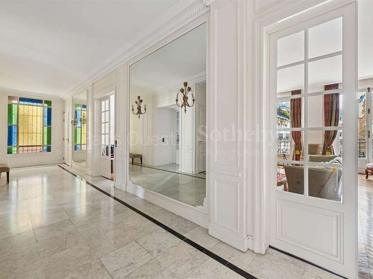 Appartement Paris 16e - 4 chambres - 220m²