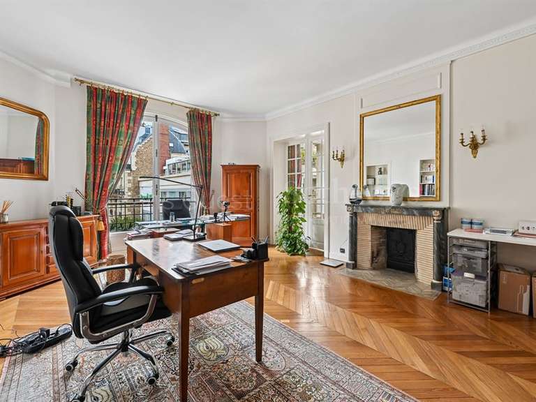 Appartement Paris 16e - 4 chambres - 220m²