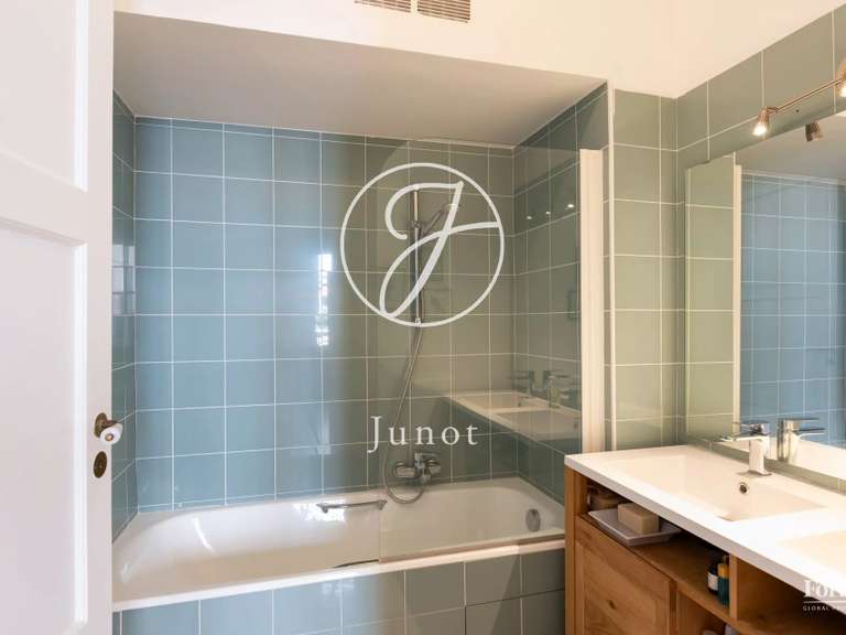 Appartement Paris 16e - 4 chambres - 140m²