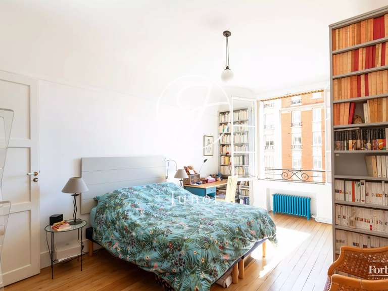 Appartement Paris 16e - 4 chambres - 140m²