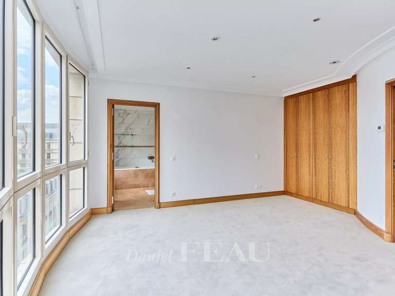 Appartement Paris 16e - 3 chambres - 161m²
