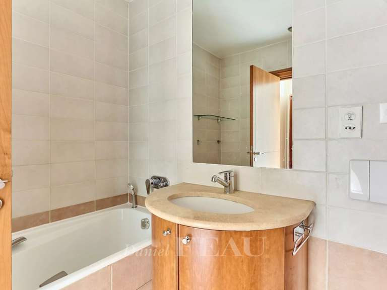 Appartement Paris 16e - 3 chambres - 161m²
