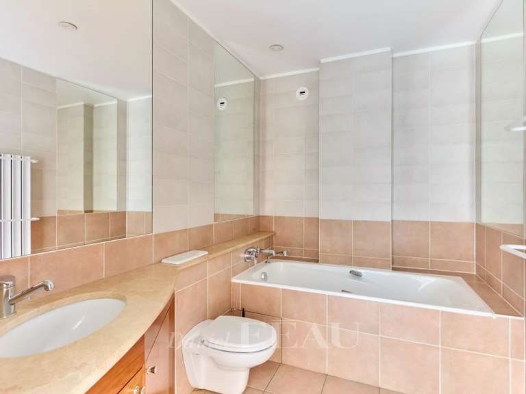 Appartement Paris 16e - 3 chambres - 161m²