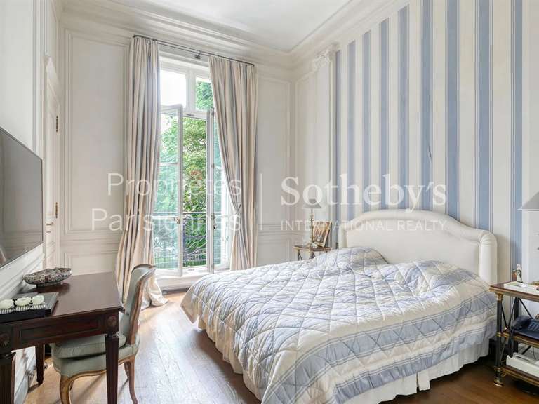 Appartement Paris 16e - 4 chambres - 397m²