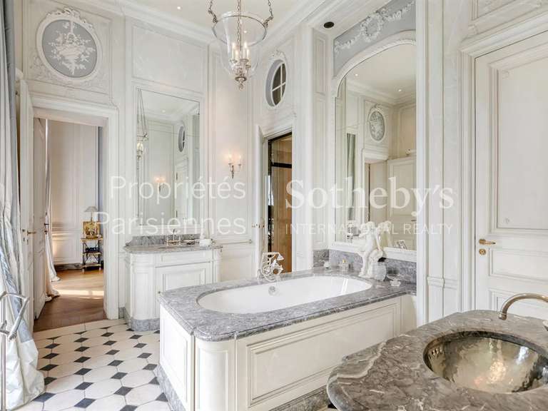 Appartement Paris 16e - 4 chambres - 397m²
