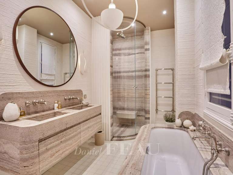 Appartement Paris 16e - 4 chambres - 226m²
