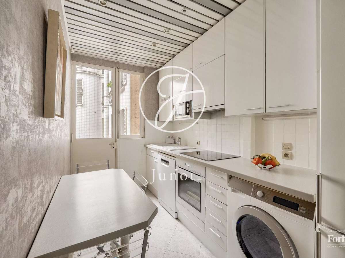 Apartment Paris 16e