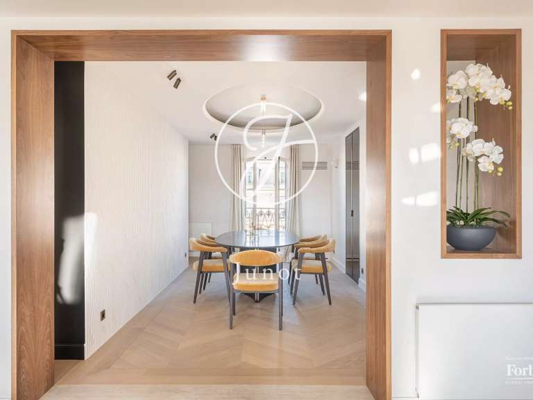Appartement Paris 16e - 5 chambres - 235m²
