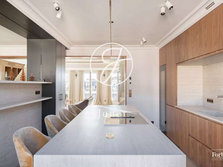 Appartement Paris 16e - 5 chambres - 235m²