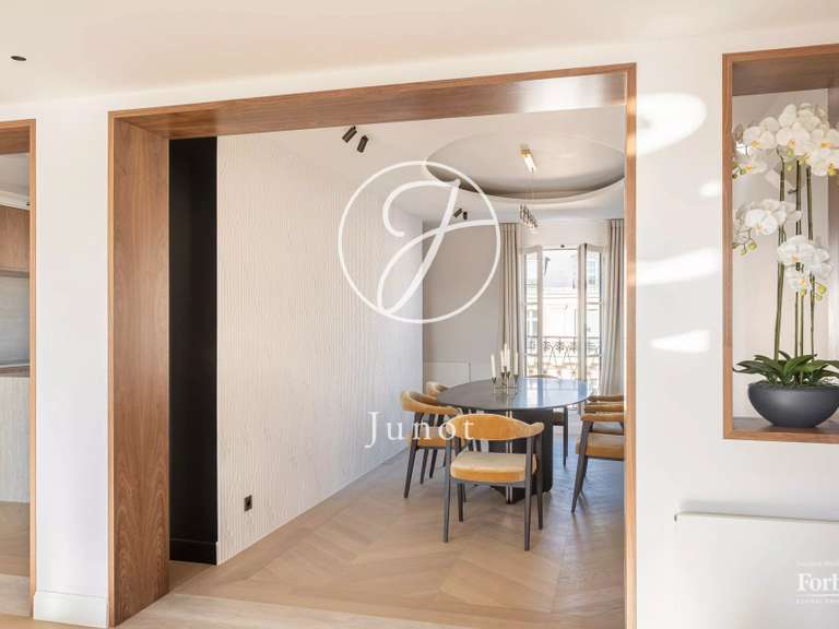 Appartement Paris 16e - 5 chambres - 235m²
