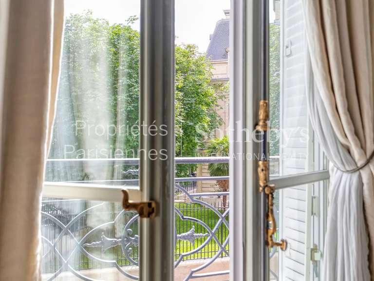 Appartement Paris 16e - 4 chambres - 400m²