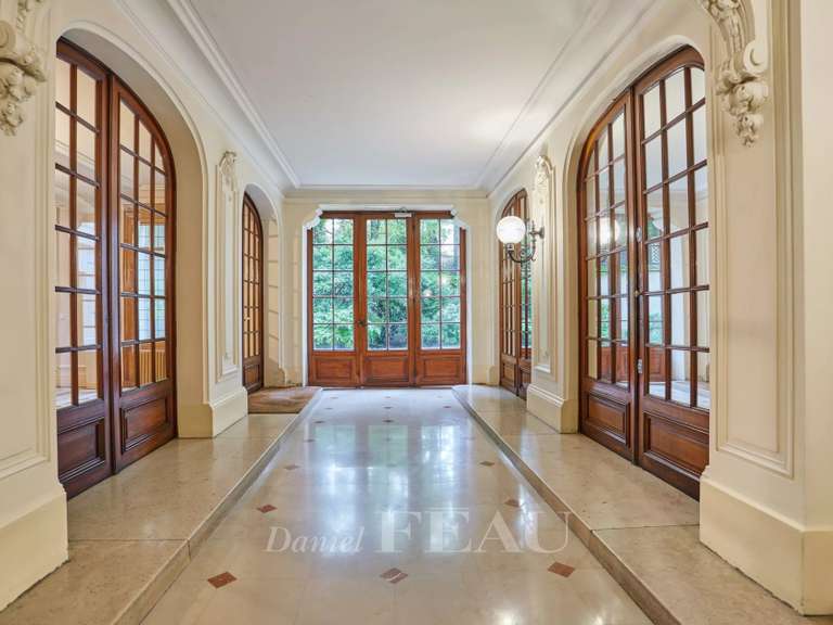Appartement Paris 16e - 4 chambres - 232m²