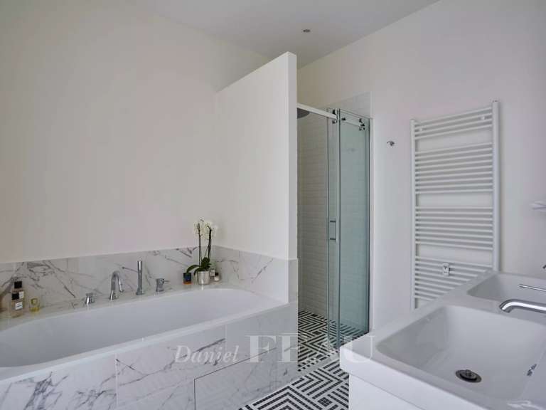 Appartement Paris 16e - 4 chambres - 232m²
