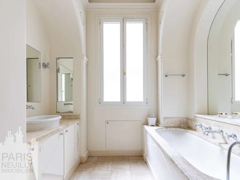 Appartement Paris 16e - 4 chambres - 153m²