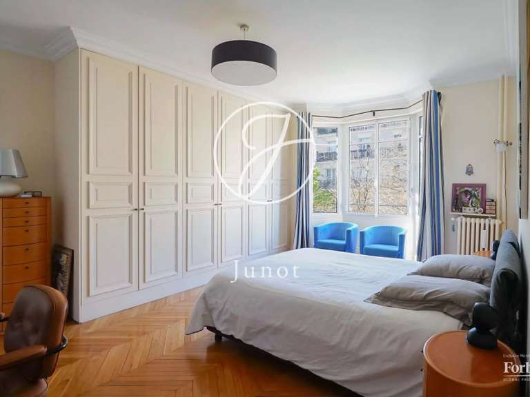Appartement Paris 16e - 4 chambres - 169m²