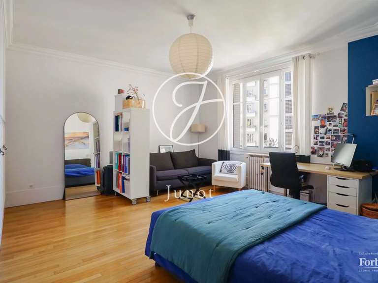 Appartement Paris 16e - 4 chambres - 169m²