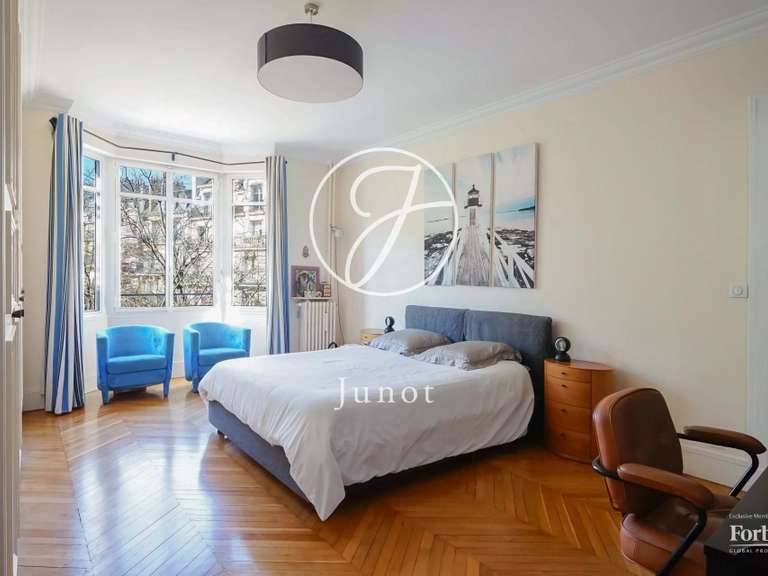 Appartement Paris 16e - 4 chambres - 169m²