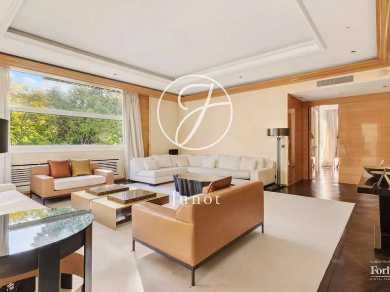 Appartement Paris 16e - 4 chambres - 320m²