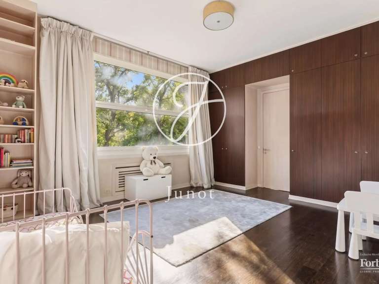 Appartement Paris 16e - 4 chambres - 320m²