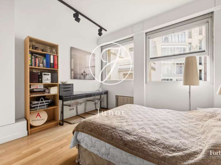 Appartement Paris 16e - 4 chambres - 148m²