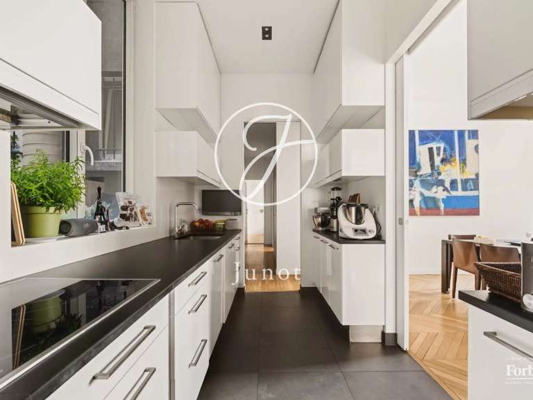 Appartement Paris 16e - 4 chambres - 148m²