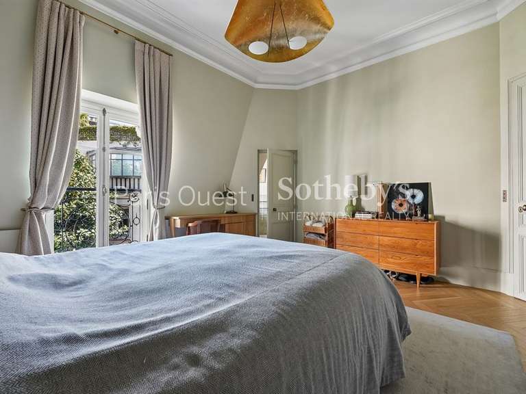 Appartement Paris 16e - 2 chambres - 144m²