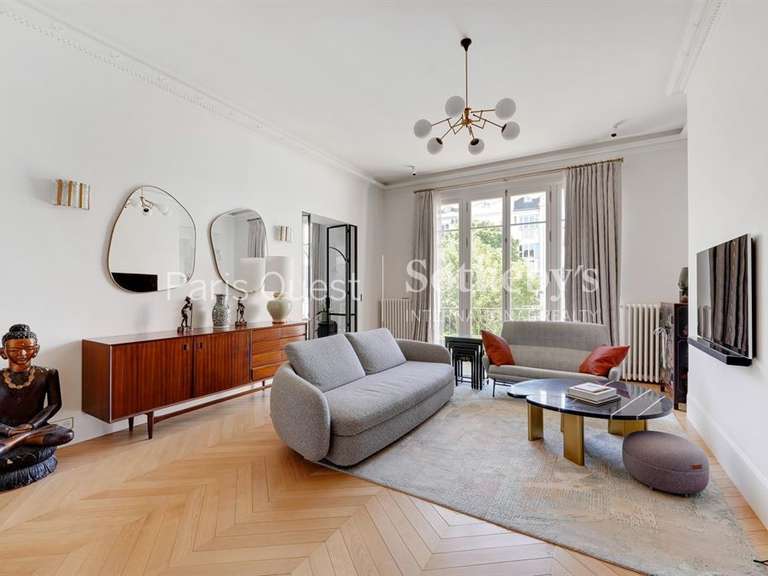 Appartement Paris 16e - 2 chambres - 144m²