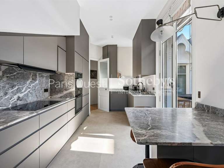 Appartement Paris 16e - 2 chambres - 144m²