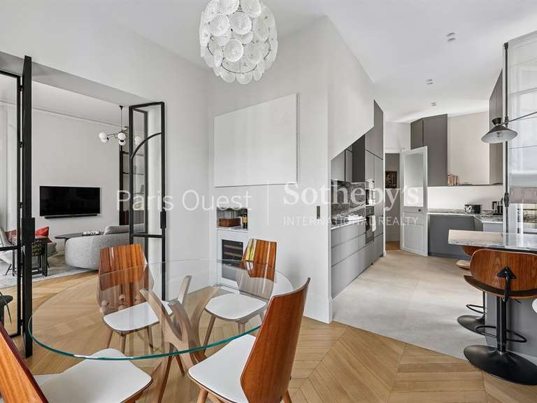 Appartement Paris 16e - 2 chambres - 144m²