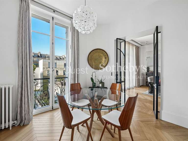 Appartement Paris 16e - 2 chambres - 144m²