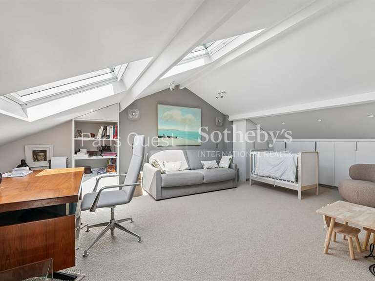 Appartement Paris 16e - 2 chambres - 144m²