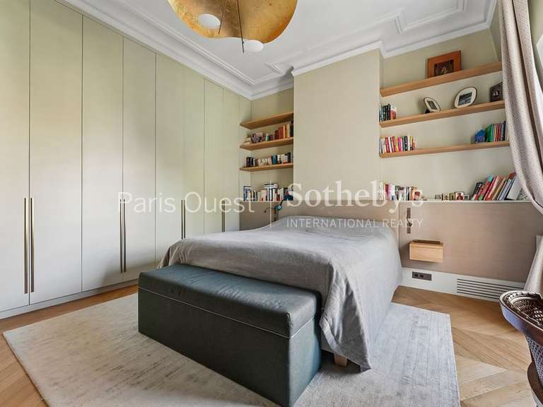 Appartement Paris 16e - 2 chambres - 144m²