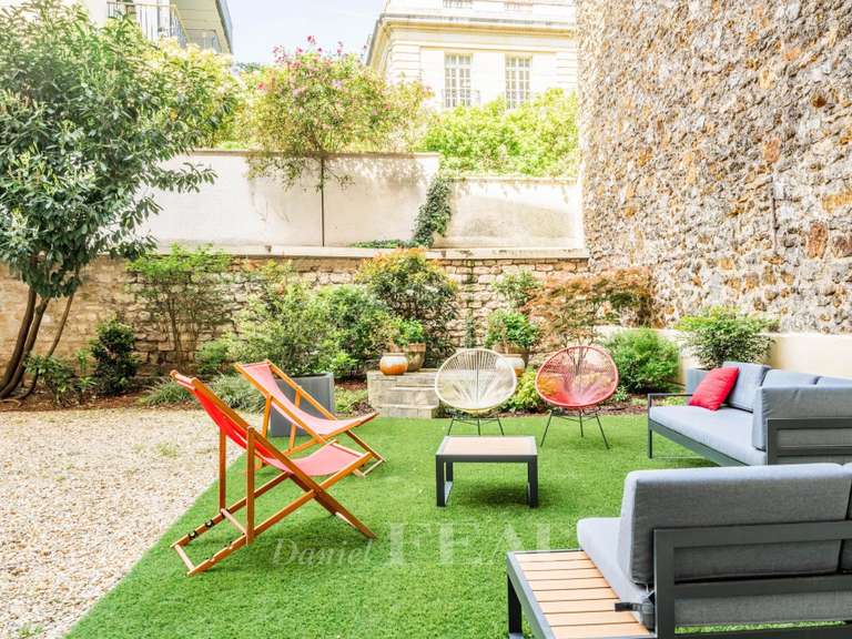 Appartement Paris 16e - 5 chambres - 234m²