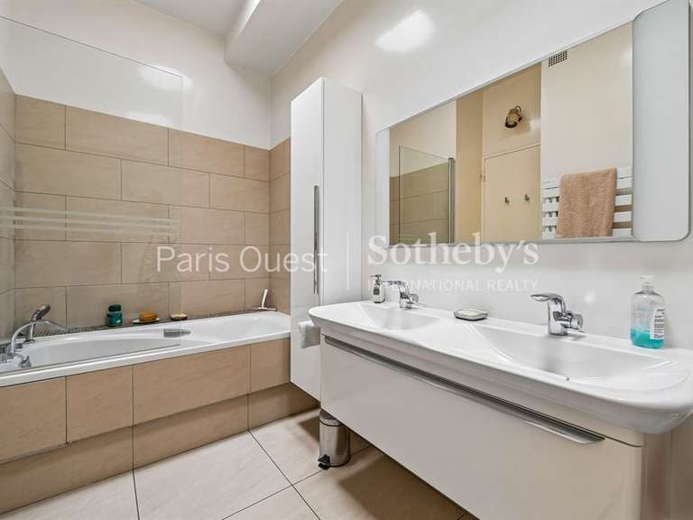 Appartement Paris 16e - 2 chambres - 112m²
