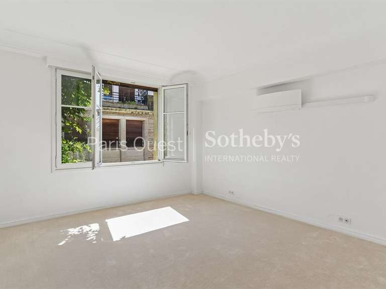 Appartement Paris 16e - 2 chambres - 115m²