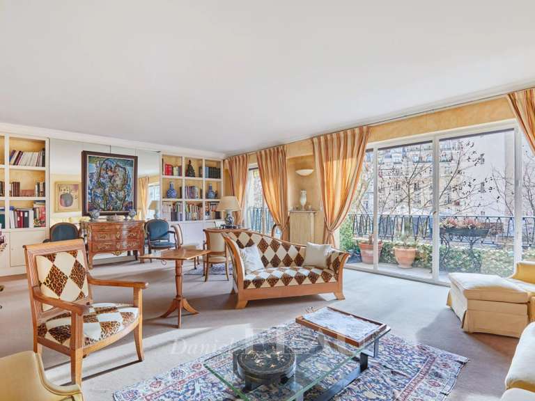Appartement Paris 16e - 2 chambres - 120m²