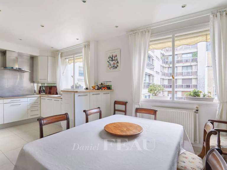 Appartement Paris 16e - 2 chambres - 120m²