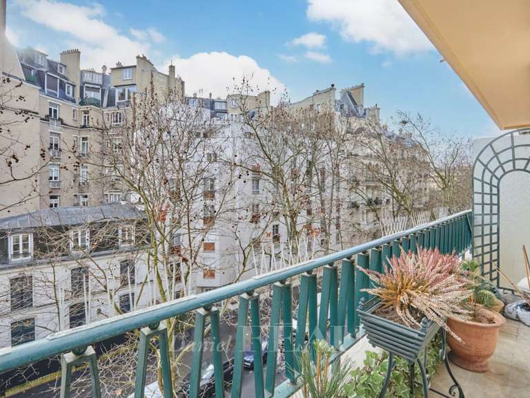 Appartement Paris 16e - 2 chambres - 120m²