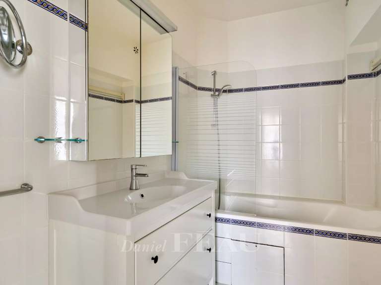Appartement Paris 16e - 2 chambres - 81m²