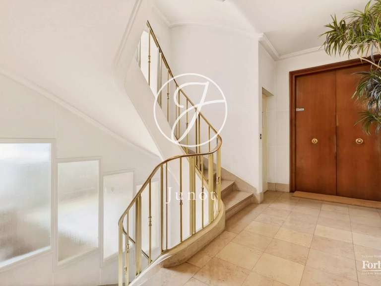 Appartement Paris 16e - 3 chambres - 155m²