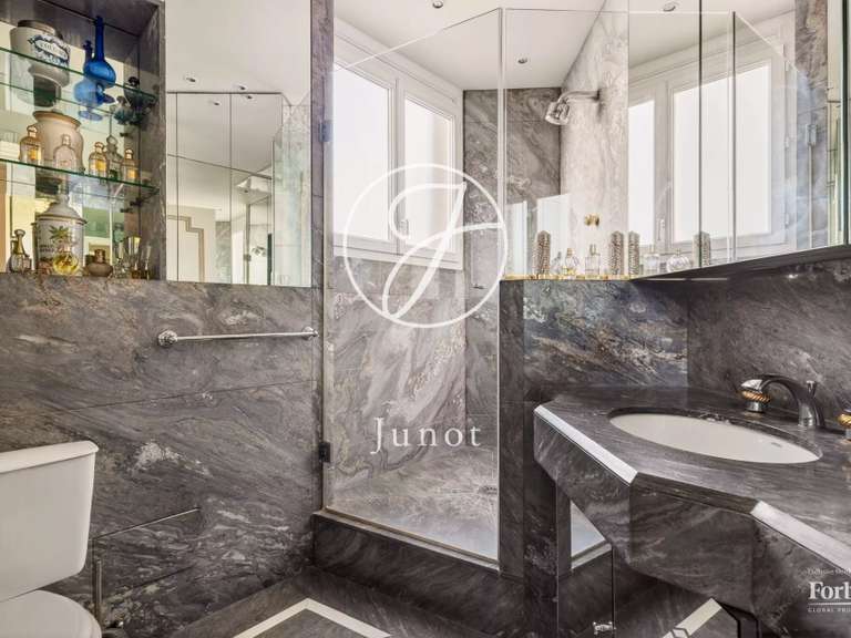 Appartement Paris 16e - 3 chambres - 155m²
