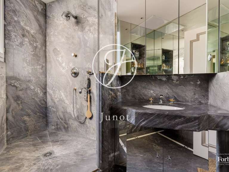 Appartement Paris 16e - 3 chambres - 155m²