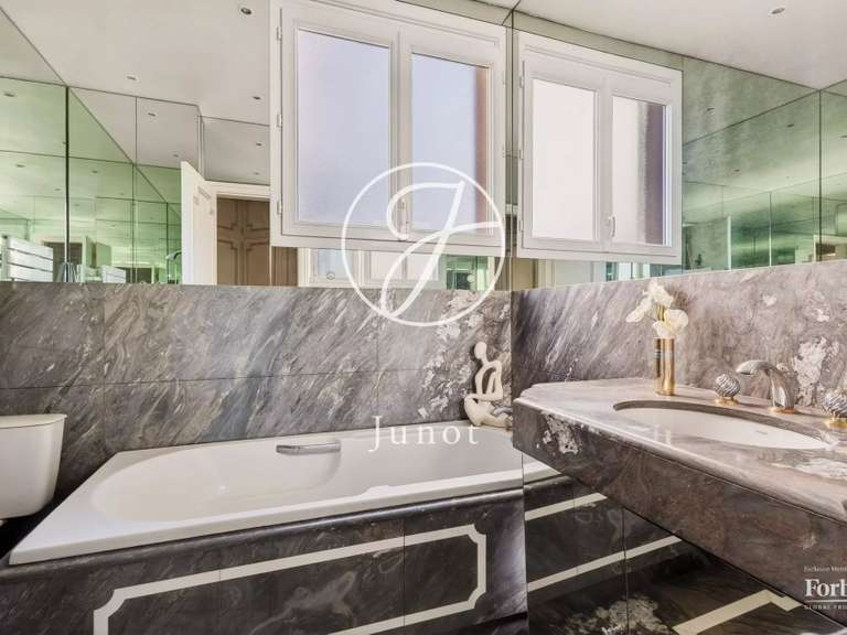 Appartement Paris 16e - 3 chambres - 155m²