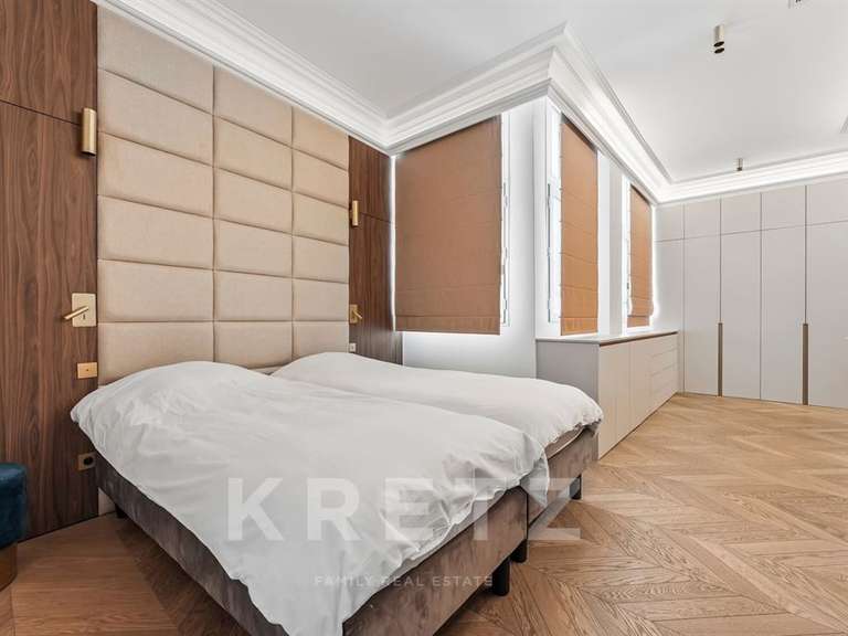 Appartement Paris 16e - 4 chambres - 300m²