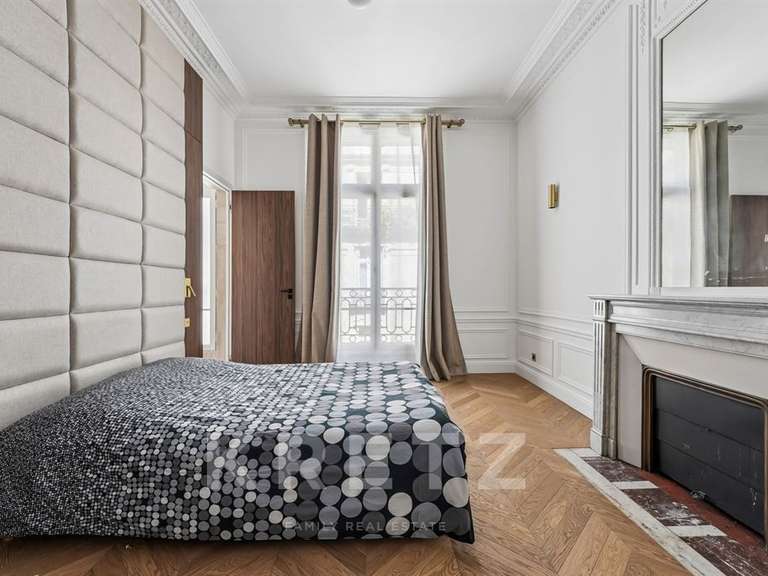 Appartement Paris 16e - 4 chambres - 300m²