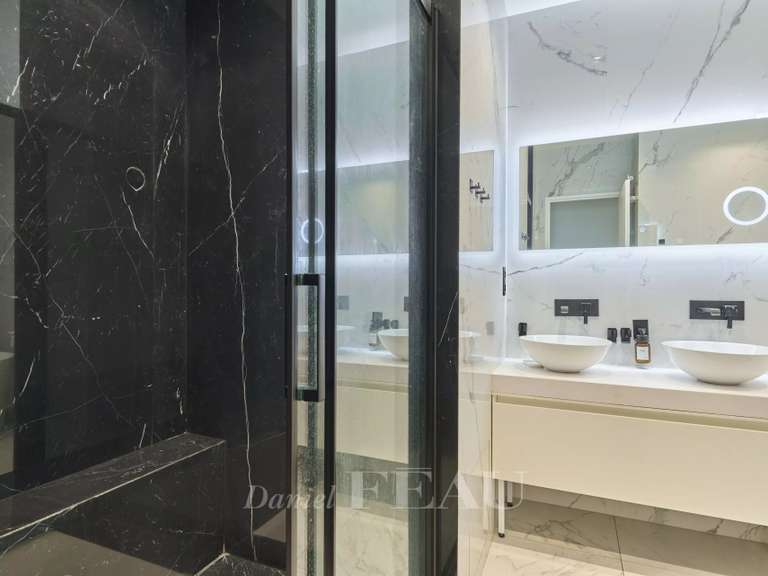 Appartement Paris 16e - 3 chambres - 152m²